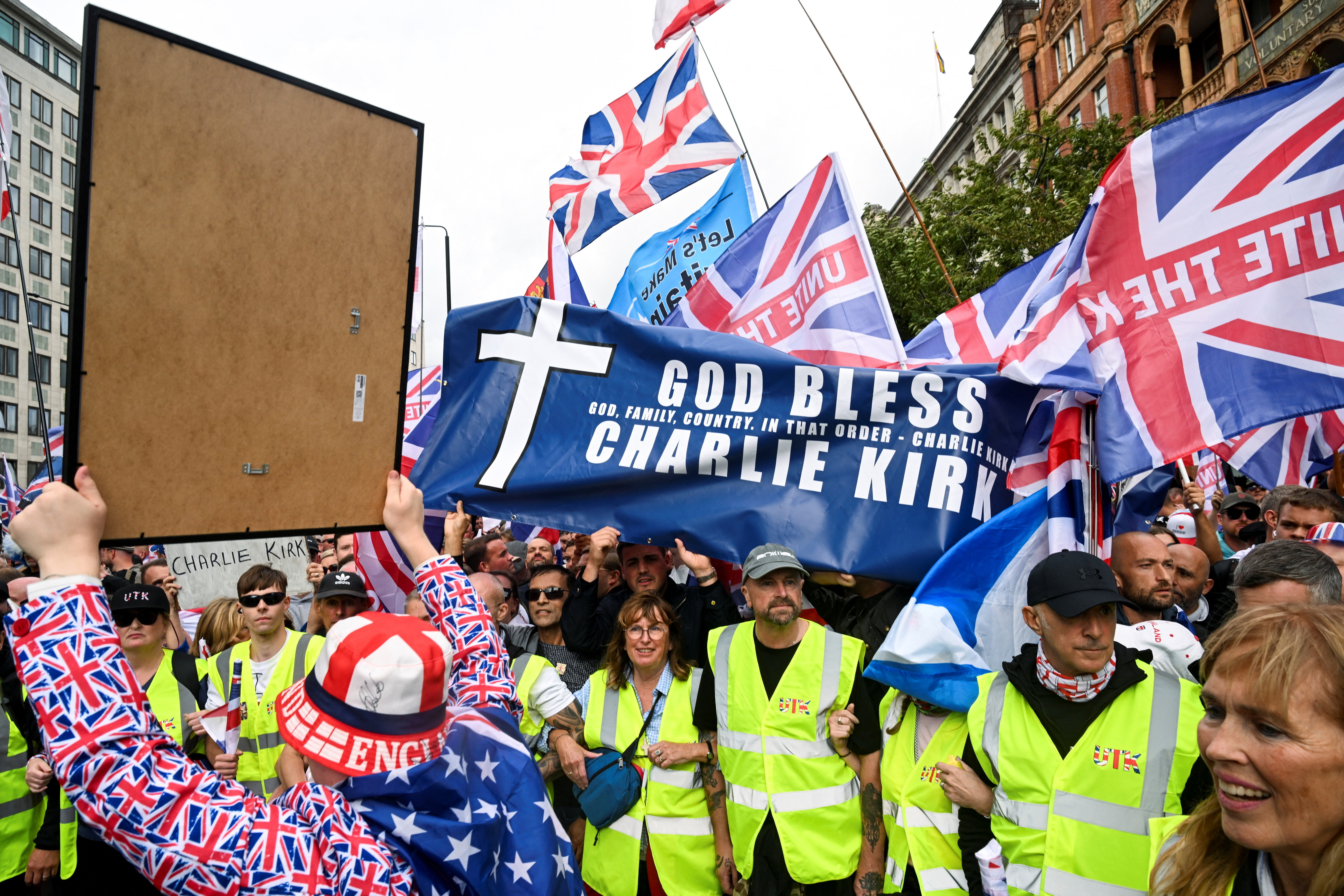 Over 1 lakh join Tommy Robinson rally in London