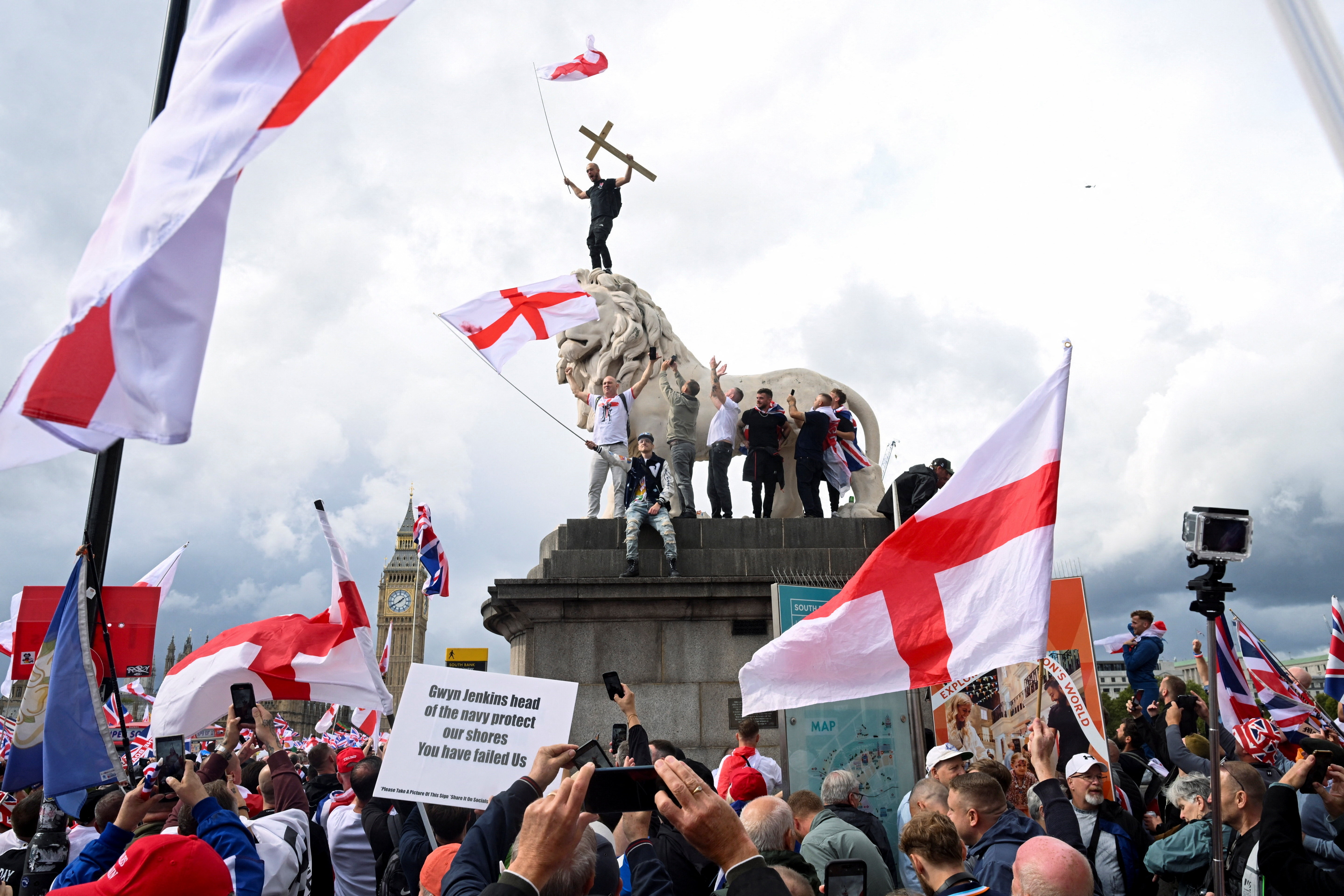 Robinson Rally Over 1 lakh join Tommy Robinson rally in London