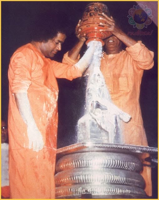 Sathya Sai Baba exhibiting a 'shower of vibhuti' which he was widely known for.