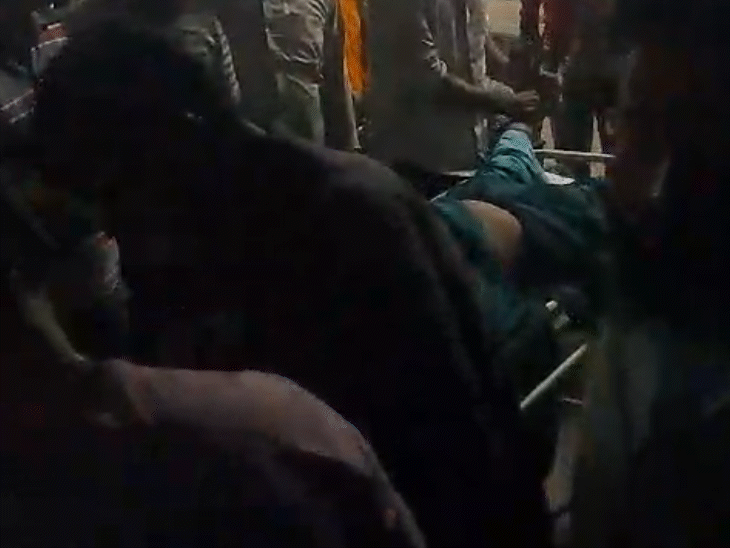 Tractor-trolley overturns near Indore: 3 die and over 25 injured ...