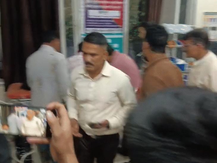 Tractor-trolley overturns near Indore: 3 die and over 25 injured ...
