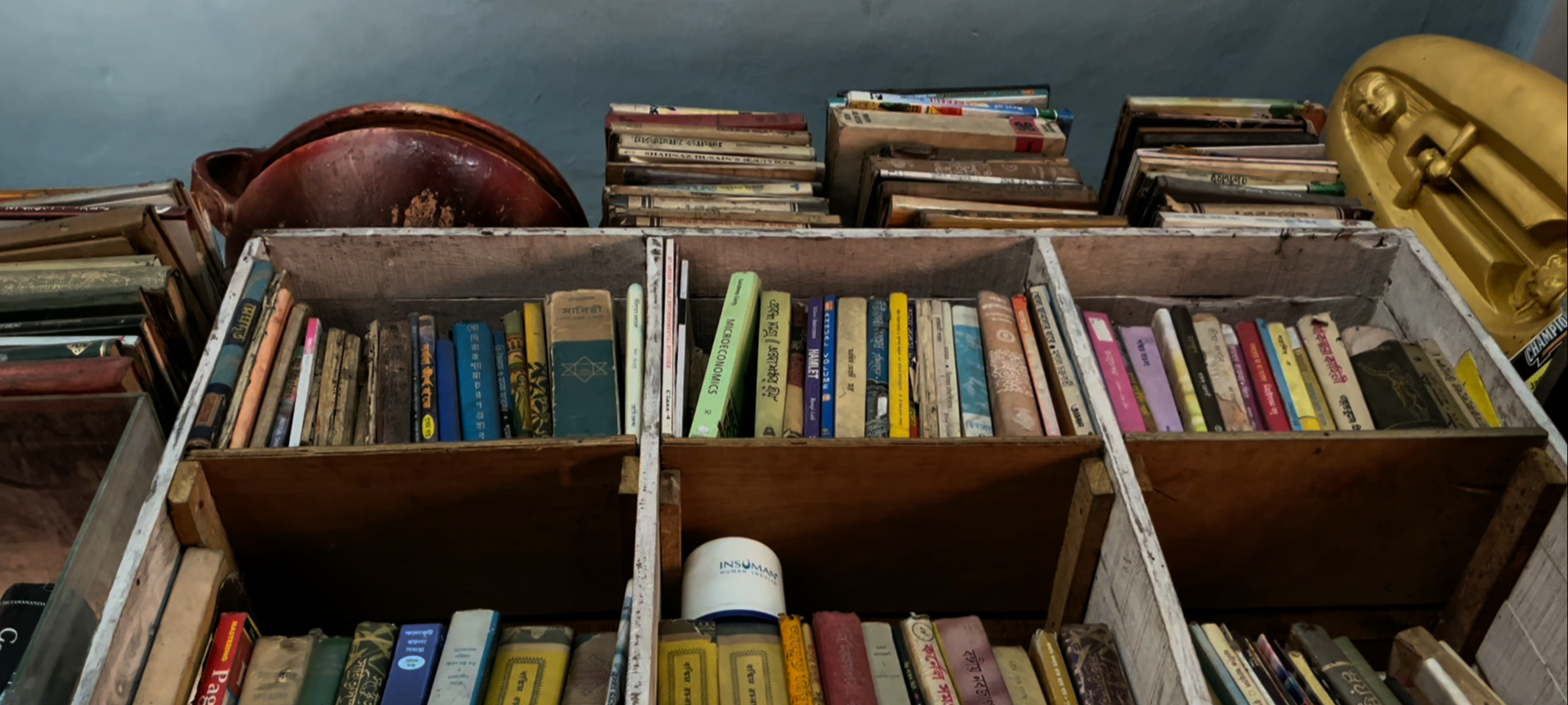 security guard builds 10000 book library north kolkata inspires poor ...
