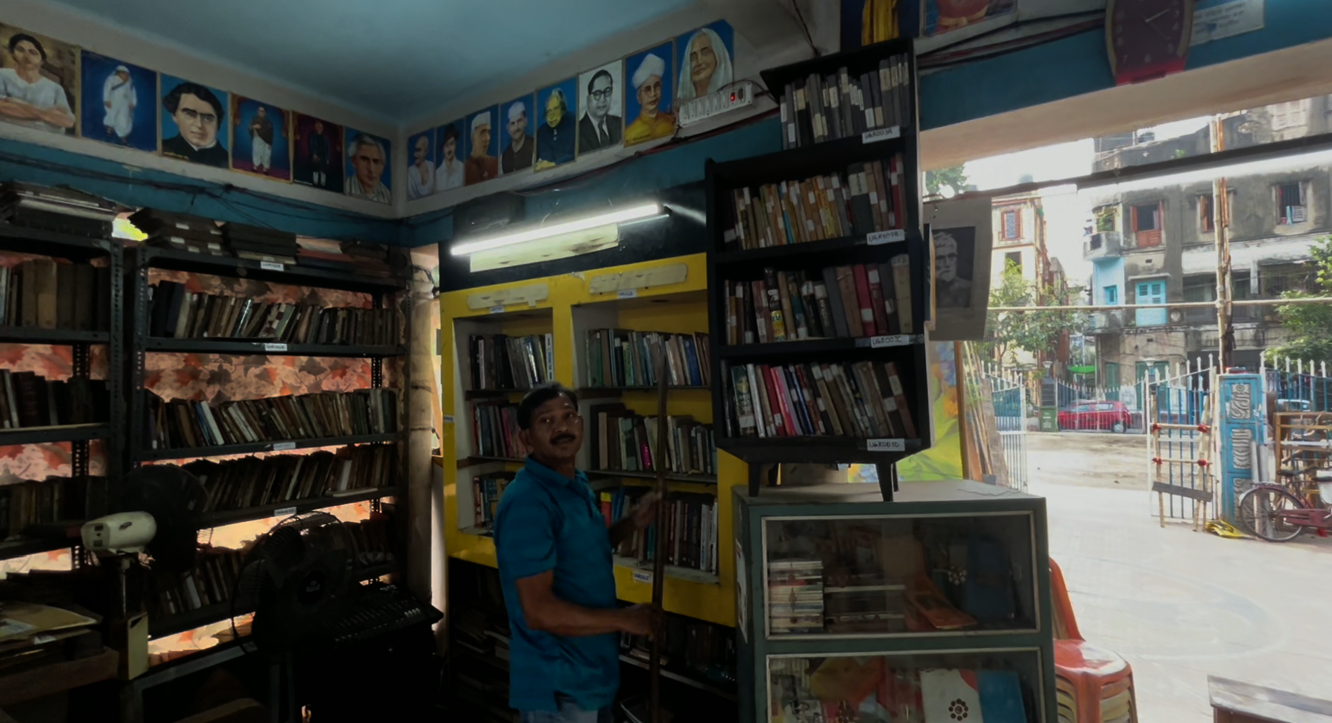 security guard builds 10000 book library north kolkata inspires poor ...