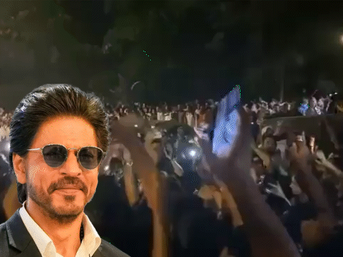 Shah Rukh Khan may come to Mannat today
