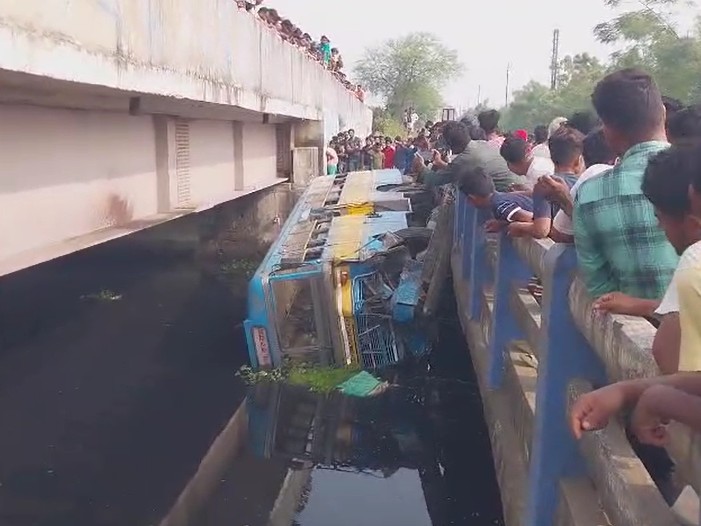 rajarhat bus accident canal fall speeding vehicle breaks railing ...