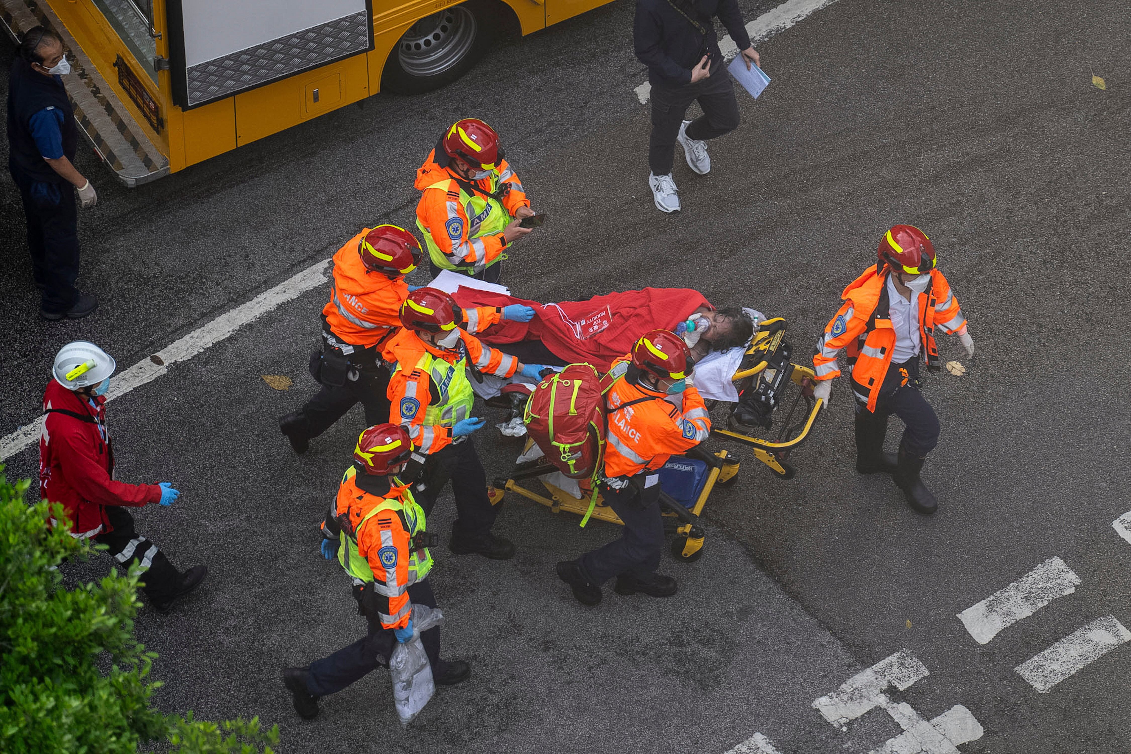 44 dead in Hong Kong fire | 20 PHOTOS: 279 injured; fire spread through ...
