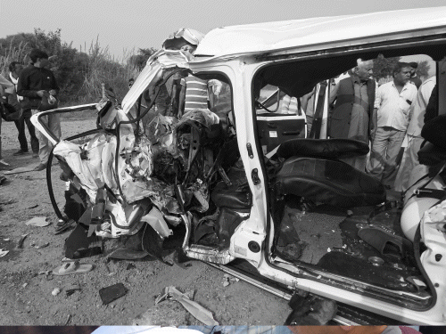 3 killed as car smashes into truck on Jaipur highway: 2 critically ...