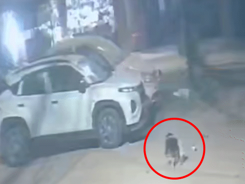 Car runs over child playing near shop in Gwalior: Grandmother rushes ...