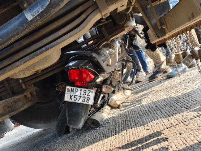 Speeding truck runs over father, son on NH-30 in Maihar: Were on way to ...