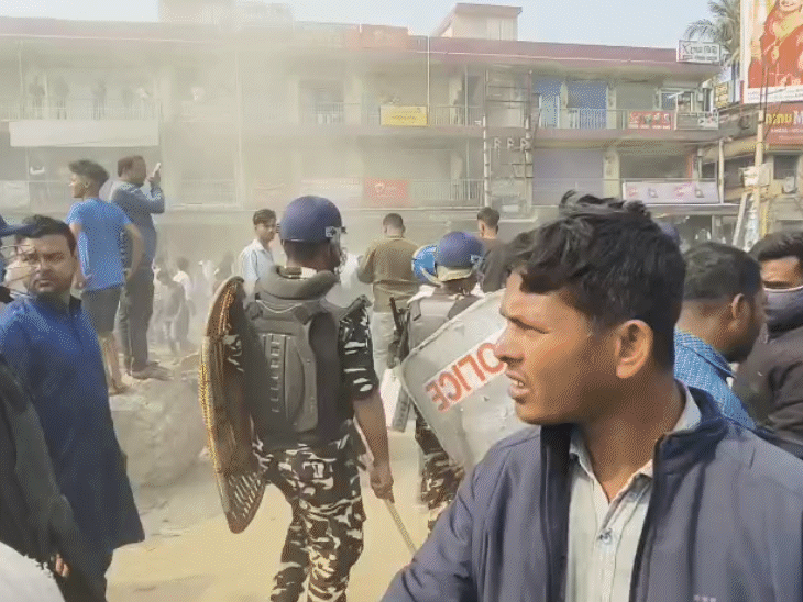Beldanga Unrest: NH-12 Blocked, Journalists Attacked, Rail Services Hit ...