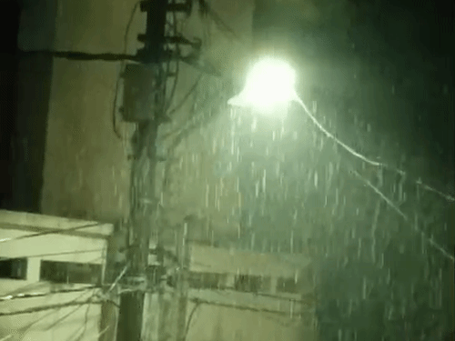 First rain of the season in the city late at night. - Bhaskar English