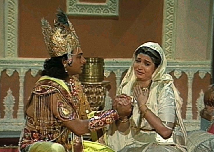 Nitish Bharadwaj, who played Lord Krishna, initially refused the role, believing an older, more experienced actor was needed to portray the character's depth.