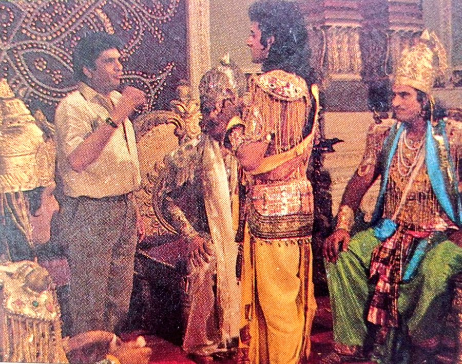 Director Ravi Chopra with Nitish Bharadwaj on the sets of ‘Mahabharat.’