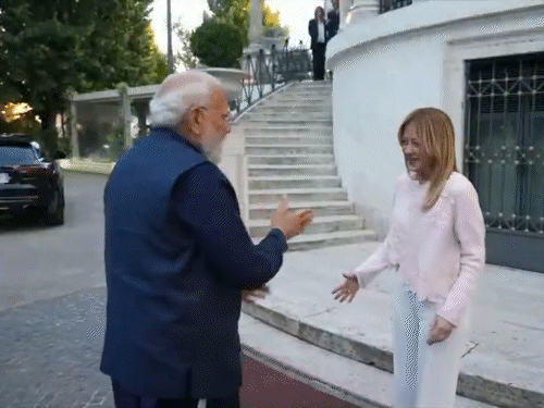 Italian PM Meloni welcomed PM Modi before dinner.