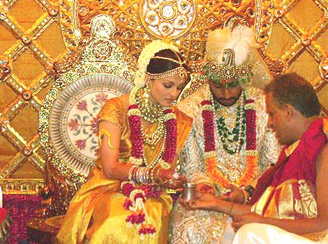 ऐश्वर्या ने 20 अप्रैल, 2007 को अभिषेक बच्चन से शादी की और 16 नवंबर, 2011 को बेटी आराध्या का स्वागत किया।