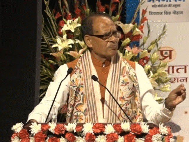 केंद्रीय मंत्री शिवराज सिंह ने अपनी किताब में कई दिलचस्प किस्सों का जिक्र किया है. - भास्कर इंग्लिश