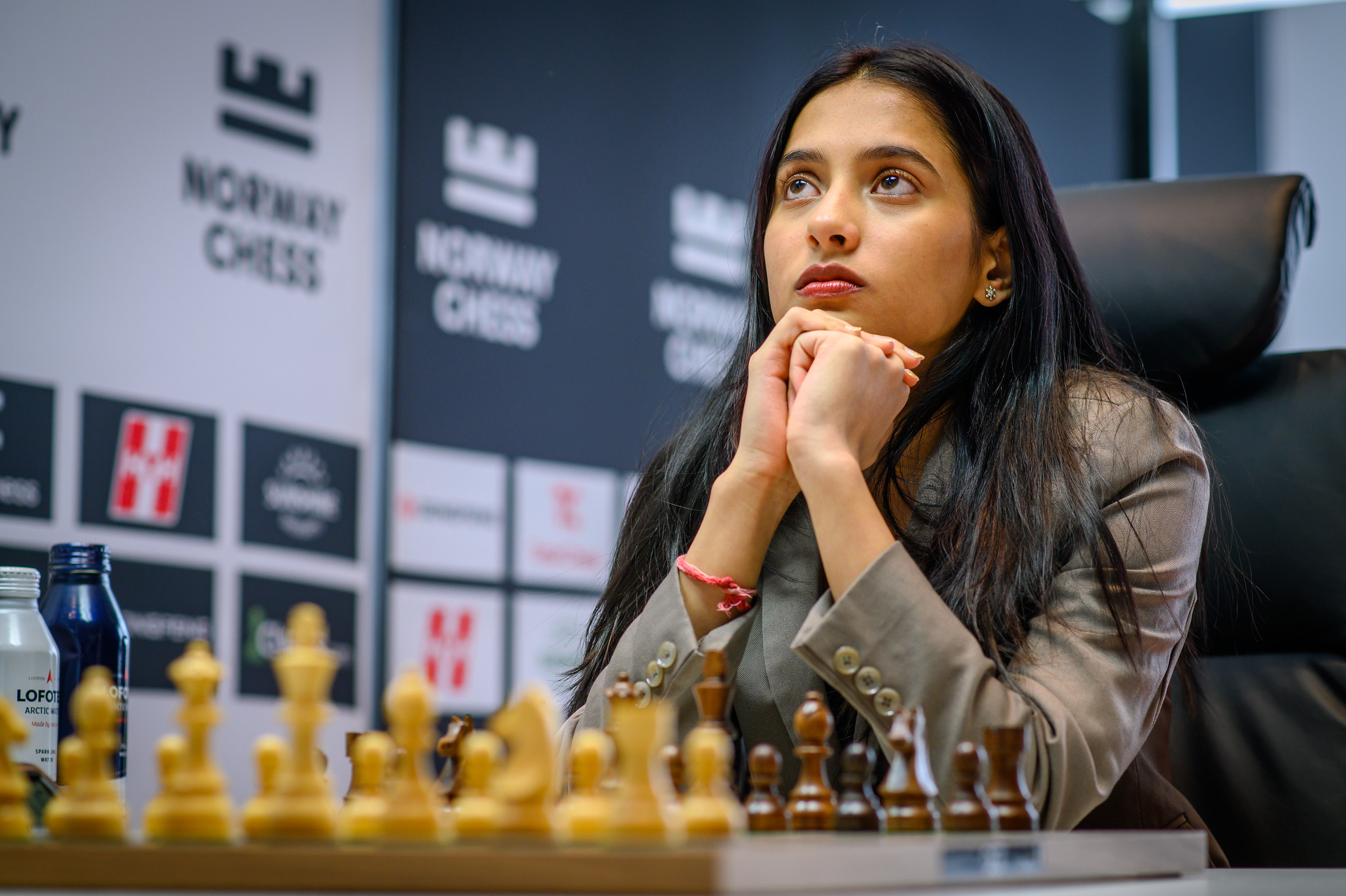 Mysha Perwez Wins Commonwealth Youth Chess Praggnanandhaa Beats Carlsen
