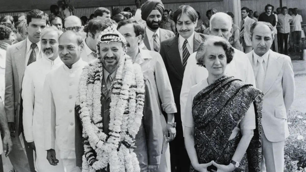 यह तस्वीर मार्च 1983 की है, जब यासिर अराफात दिल्ली में होने वाले गुटनिरपेक्ष सम्मेलन में भाग लेने के लिए दिल्ली आए थे