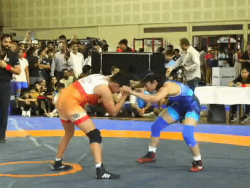Vinesh Phogat competing in blue jersey in 53 kg category
