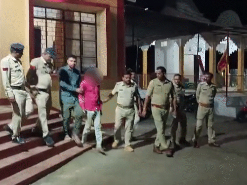 मूंदी पुलिस ने आरोपी को गिरफ्तार कर लिया. - भास्कर इंग्लिश