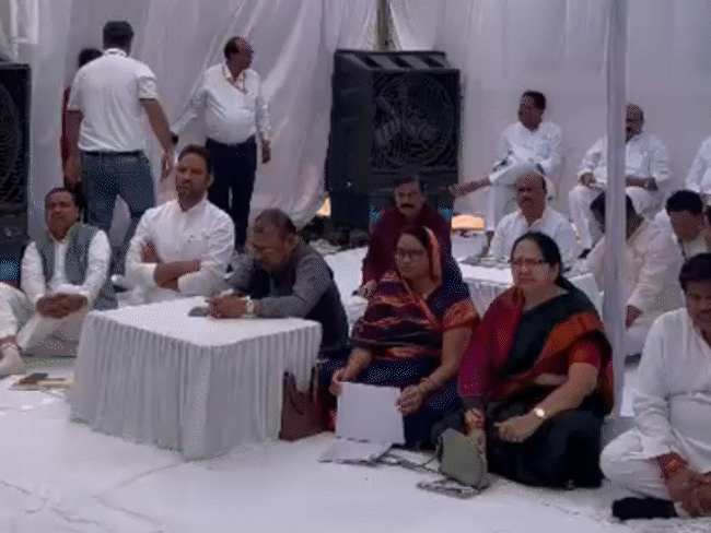 कांग्रेस कोटे की सीट के लिए दावेदार पिछले कई दिनों से दिल्ली में डेरा डाले हुए हैं. - भास्कर इंग्लिश