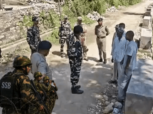 भारत-नेपाल सीमा पर एसएसबी ने सुरक्षा कड़ी कर दी है. - भास्कर इंग्लिश