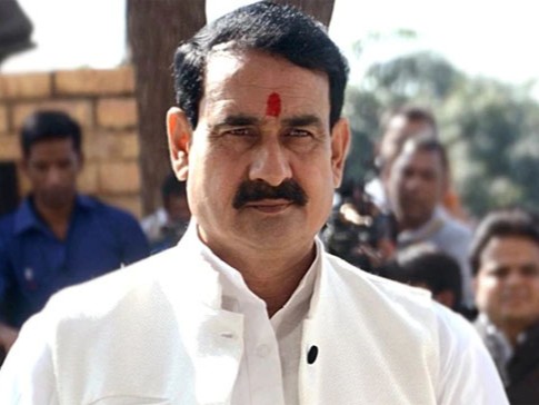 दतिया में नरोत्तम मिश्रा सामाजिक सम्मेलनों के जरिए अपनी पकड़ बनाने की कोशिश कर रहे हैं, तो राजेंद्र भारती ने राहुल गांधी से मुलाकात की है - भास्कर इंग्लिश