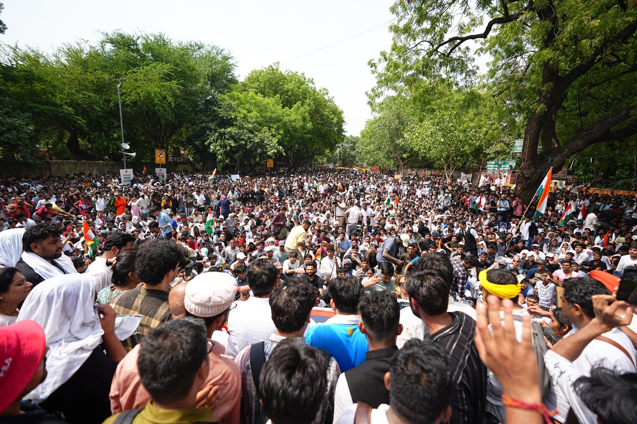 Jantar Mantar Protest: Cockroach Masks, Ambedkar Portraits | Delhi