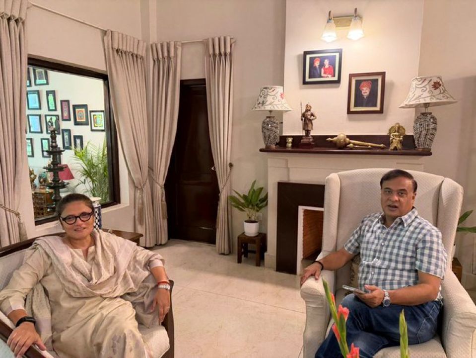 सुष्मिता देव ने दिल्ली में असम के सीएम हिमंत बिस्वा सरमा से मुलाकात की।