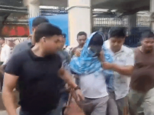 टीएमसी नेता जहांगीर खान को सोमवार को नेपाल सीमा के पास से गिरफ्तार कर लिया गया.