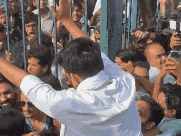 सीजेपी संस्थापक अभिजीत डुबकीके को कथित तौर पर एक युवक ने थप्पड़ मार दिया, जिसके बाद समर्थकों ने आरोपी पर हमला कर दिया।