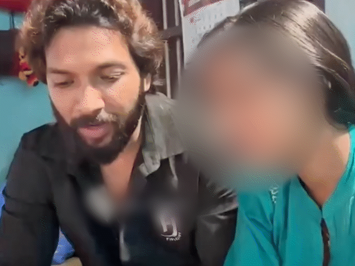 पति फरमान के साथ धमकी भरा मैसेज दिखाती वायरल लड़की - भास्कर इंग्लिश