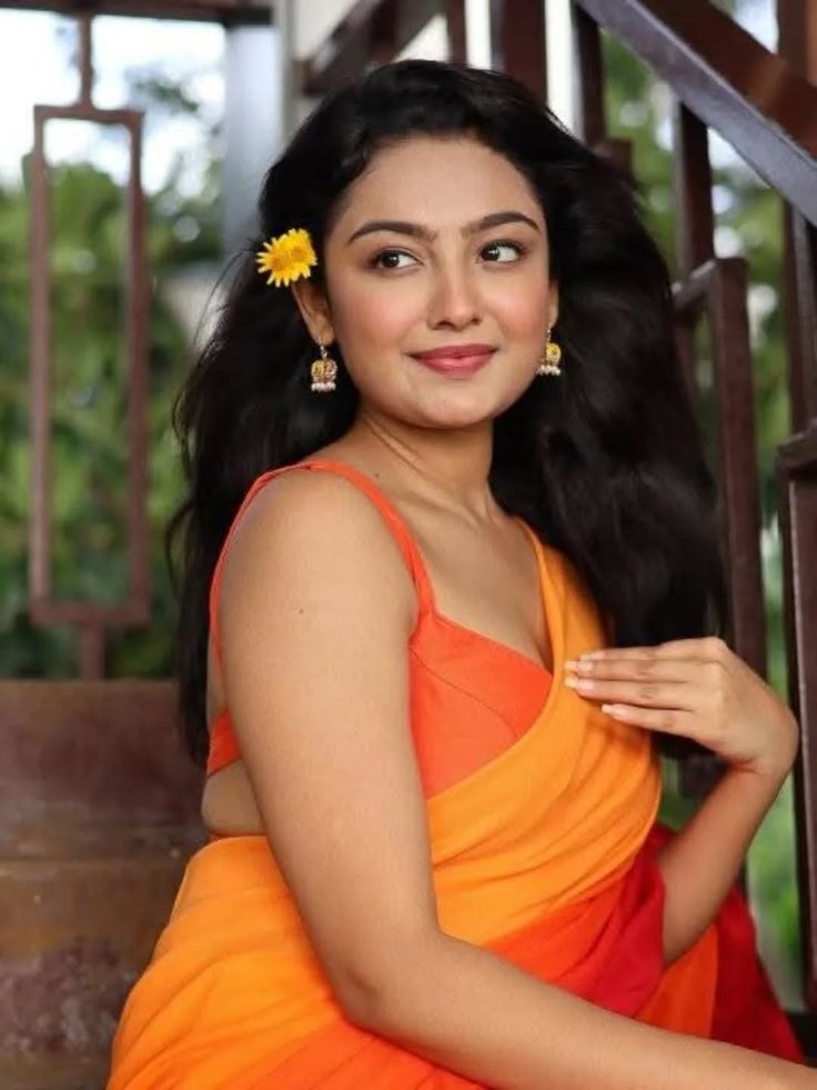 संचिता ने अपनी मौत से कुछ घंटे पहले पारंपरिक पोशाक में नृत्य करते हुए एक खुशनुमा इंस्टाग्राम रील साझा की थी। उसके दोस्तों ने बताया कि संचिता जनवरी से अवसाद और स्वास्थ्य समस्याओं से जूझ रही थी।