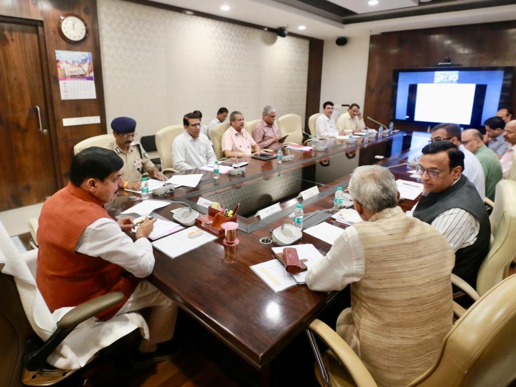 नीट परीक्षा की तैयारियों की समीक्षा करते मुख्यमंत्री डॉ. मोहन यादव। - भास्कर इंग्लिश