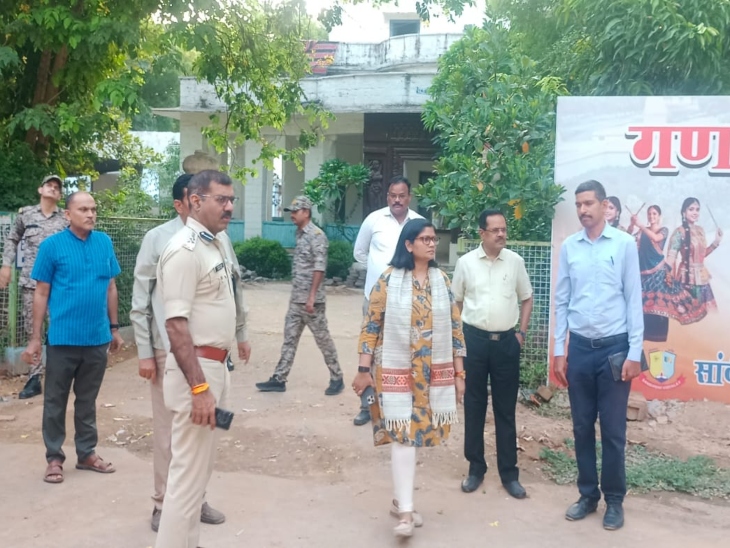 नीट परीक्षा केंद्र का निरीक्षण करते कलेक्टर-एसएसपी - भास्कर इंग्लिश