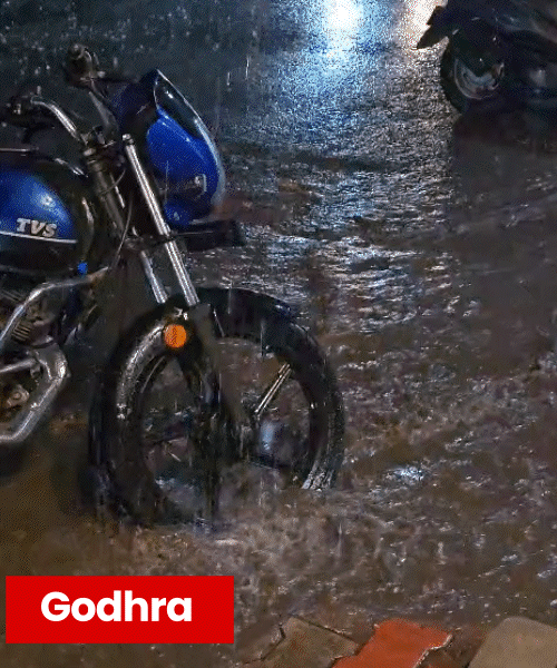 Rainfall in Godhra, the headquarters of Panchmahal district, and the entire surrounding area, causing water to flow on the roads.