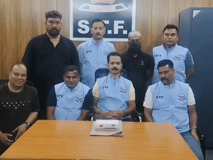 मोहम्मद सलाउद्दीन के मोबाइल से पाकिस्तान में बैठे एजेंटों से संपर्क और चैट मिले हैं - भास्कर इंग्लिश