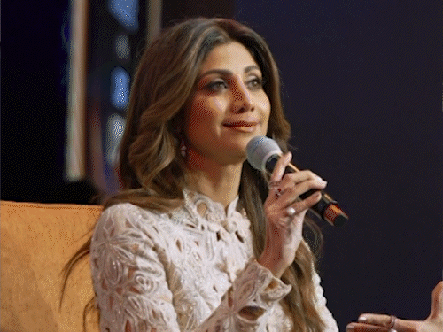 मकाऊ में आयोजित दैनिक भास्कर एशिया अवार्ड्स ऑफ एक्सीलेंस 2026 के दौरान शिल्पा शेट्टी ने सफलता, फिटनेस और जीवन का मंत्र साझा किया। - भास्कर इंग्लिश