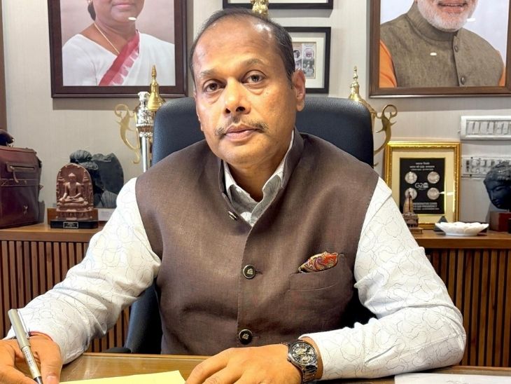 विवेक अग्रवाल 1994 बैच के आईएएस अधिकारी हैं। फाइल - भास्कर इंग्लिश