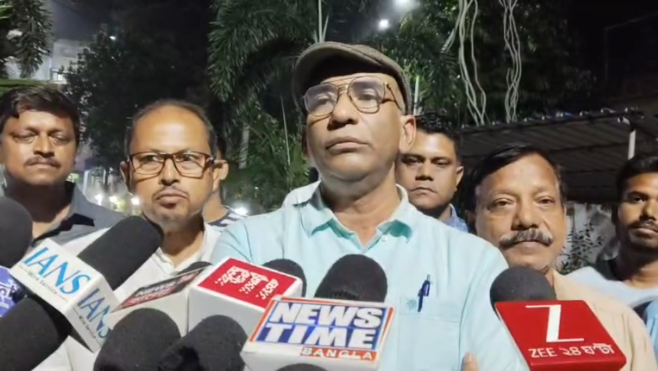 बॉबी के नाम से मशहूर बीजेपी नेता अभिजीत दास ने अभिषेक बनर्जी के खिलाफ एफआईआर दर्ज कराई है।