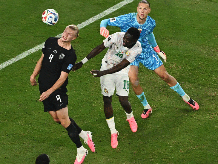 Erling Haaland fighting for ball possesson in game vs Senegal (Credits: Reuters)