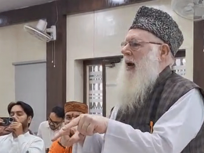 यूसीसी बैठक के दौरान अपने विचार व्यक्त करते विभिन्न समुदाय के लोग। - भास्कर इंग्लिश