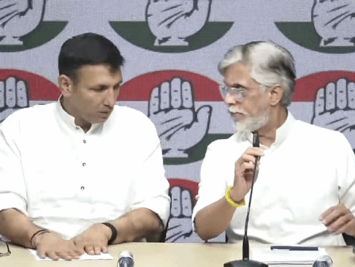 दिल्ली में कांग्रेस मुख्यालय में प्रेस कॉन्फ्रेंस करते पवन खेड़ा और जीतू पटवारी। - भास्कर इंग्लिश