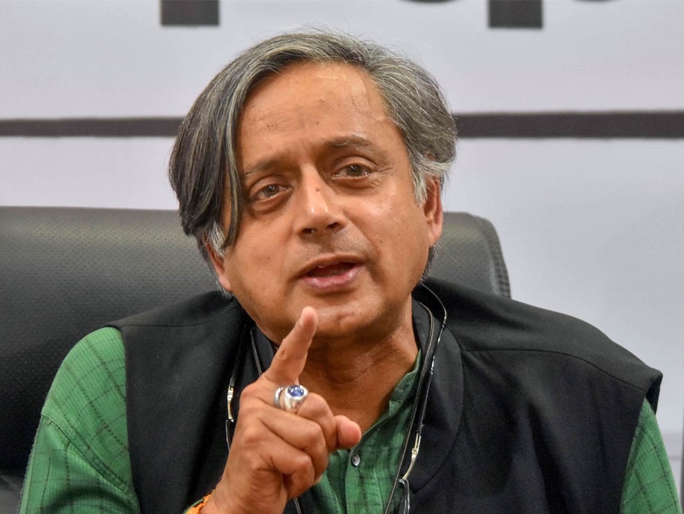 विदेश मंत्रालय ने 24 जून को जारी आदेश में कहा था कि पासपोर्ट नागरिकता का प्रमाण नहीं है, यह सिर्फ एक यात्रा दस्तावेज है. - भास्कर इंग्लिश