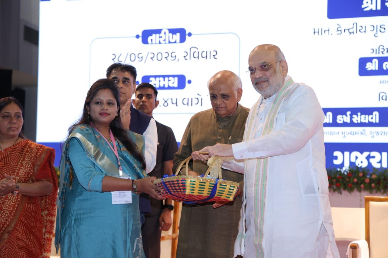 अमित शाह ने पीएम-एफसीटी प्लेटफॉर्म लॉन्च किया, लाभार्थियों को प्रमाण पत्र और पोषण किट सौंपे