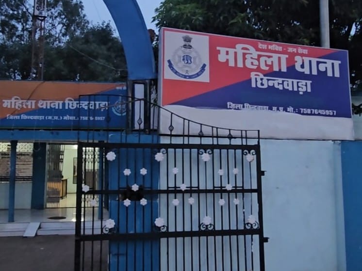 सामाजिक कार्यक्रम में मासूम बच्ची से छेड़छाड़ - भास्कर इंग्लिश