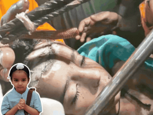 सुबह साढ़े तीन बजे टीमें निरवैर के शव को एंबुलेंस से अस्पताल ले जा रही हैं। - भास्कर इंग्लिश