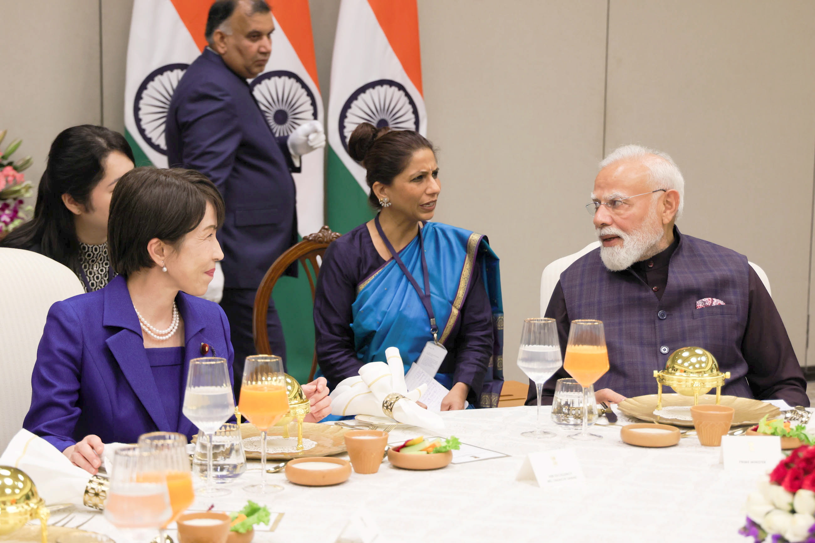 अनौपचारिक रात्रिभोज के दौरान जापानी समकक्ष ताकाइची के साथ प्रधानमंत्री नरेंद्र मोदी। फोटो: @takaichi_sanae/X पीटीआई के माध्यम से