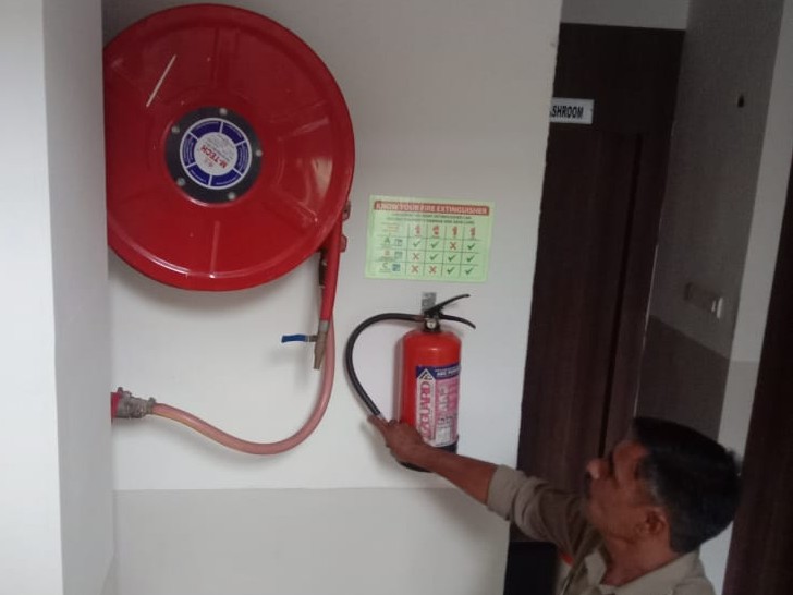 भोपाल की कोचिंग कक्षाओं में अग्नि सुरक्षा व्यवस्था का निरीक्षण। - भास्कर इंग्लिश