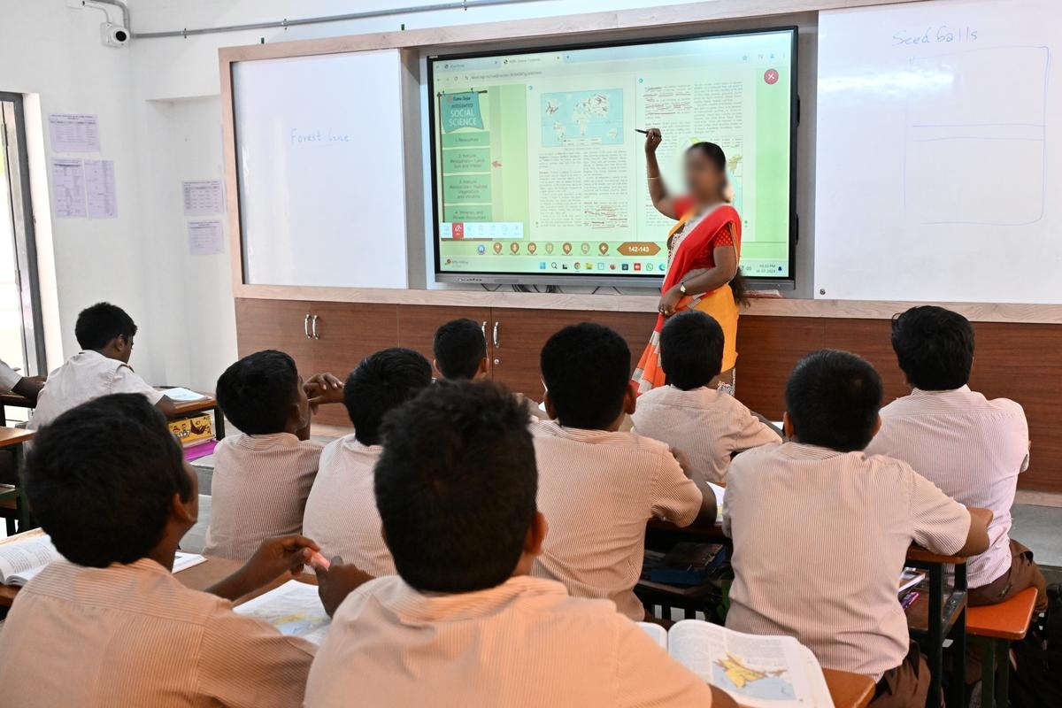 शहरी और औद्योगिक क्षेत्रों में निजी स्कूल तेजी से बढ़े हैं। (फ़ाइल)